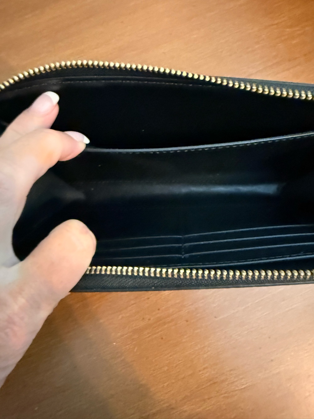 Marc Jacobs Black Leather Zip Wallet Wristlet with Gold Logo - Picture 4 of 4